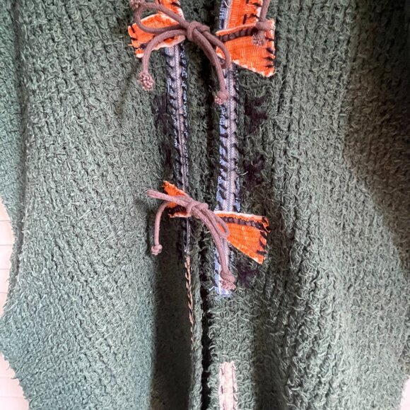 Free People Lonestar Poncho, evergreen color, size Small - Picture 3 of 6